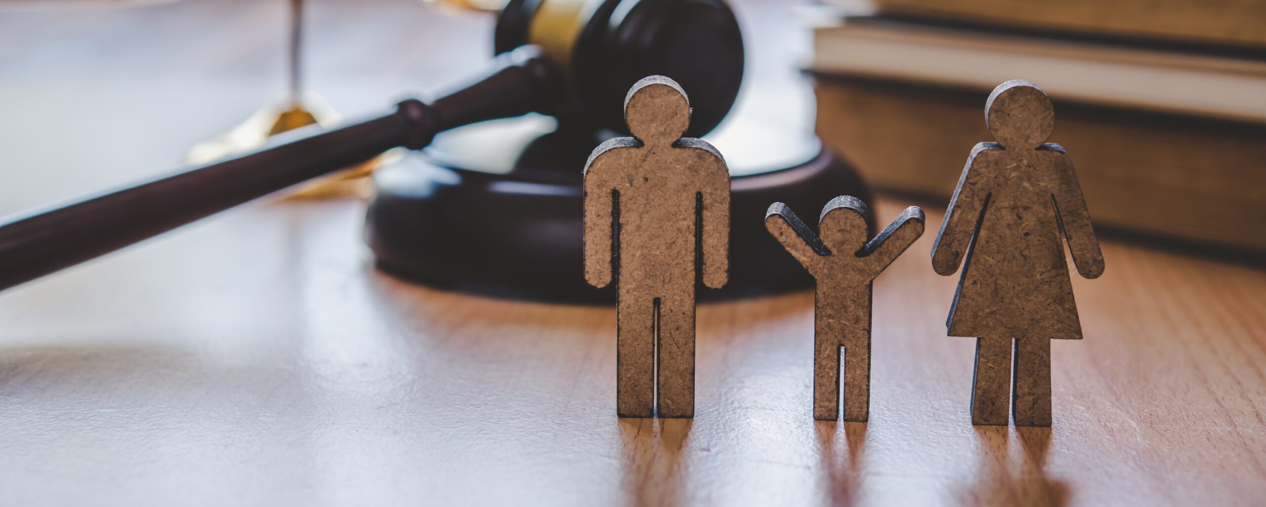 Lawyer Scales Justice - Law Concepts on Human Rights RA Koelnberger Holzfiguren Header